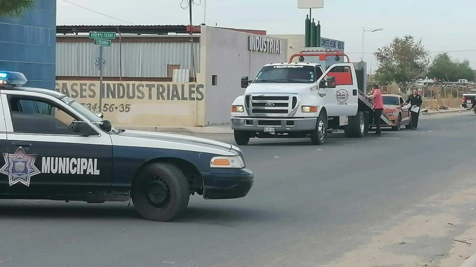 Policías localizaron abandonado el auto de Fernando en la colonia Aviación, señalando testigos que al conductor se lo habían llevado hombres armados que viajaban en dos camionetas negras